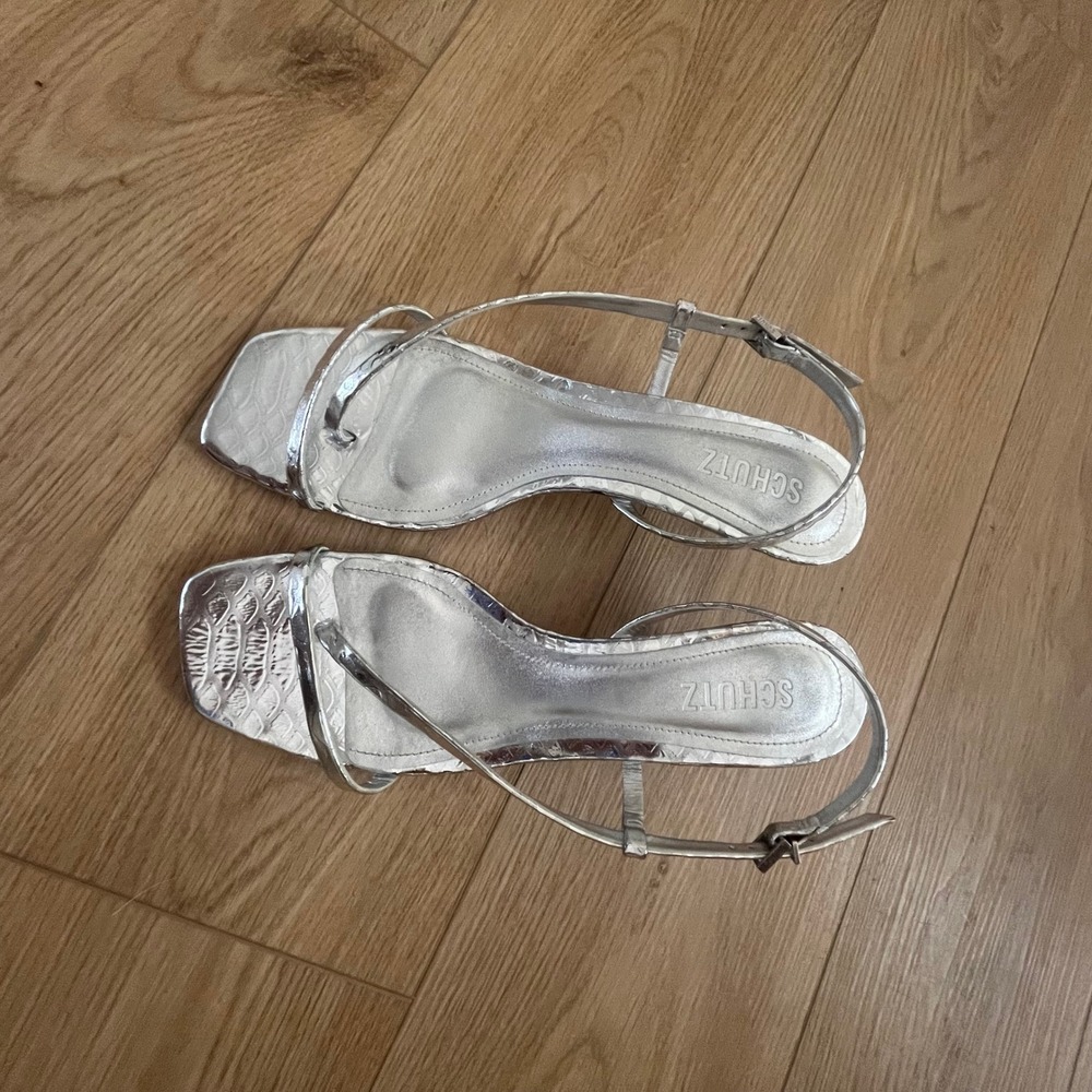 Schutz Heloise Metallic Silver Leather Sandals Size 8.5 Kitten Heel Snake - Picture 2 of 8